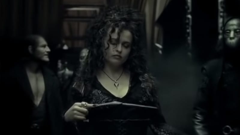 ¿Qué hizo Bellatrix con Ginny Weasley en Harry Potter? 
